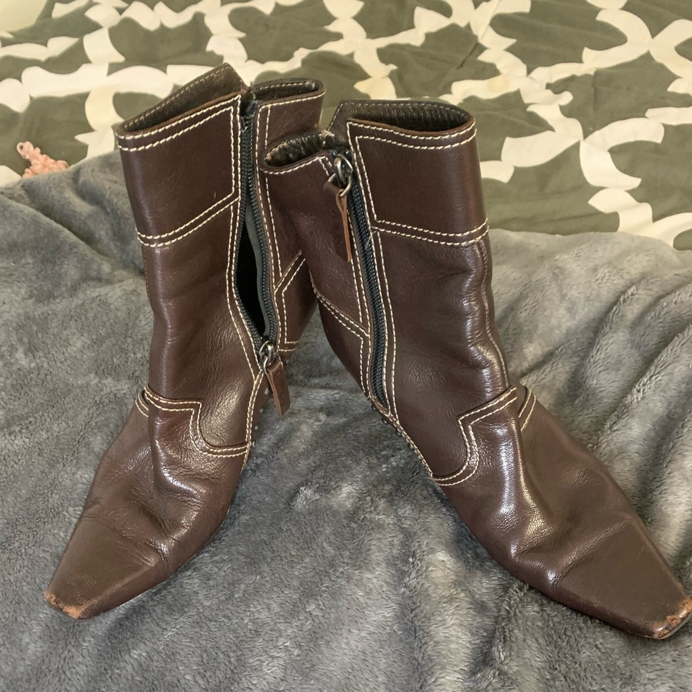 Beautiful and Sexy  Prelove Tods boots for winter and fall.